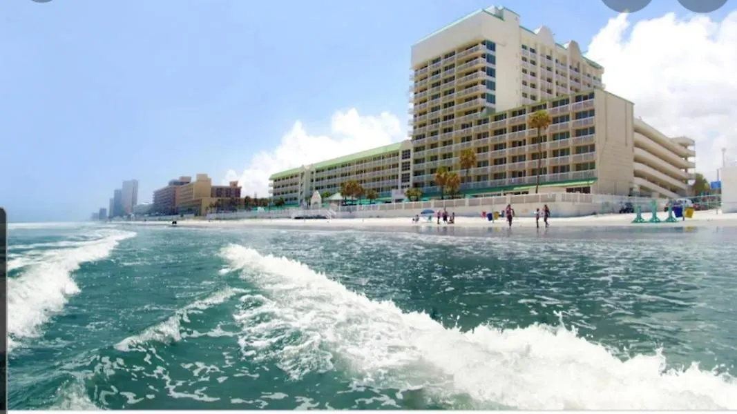 Stay On The Beach! Wonderful Location! Daytona Beach
